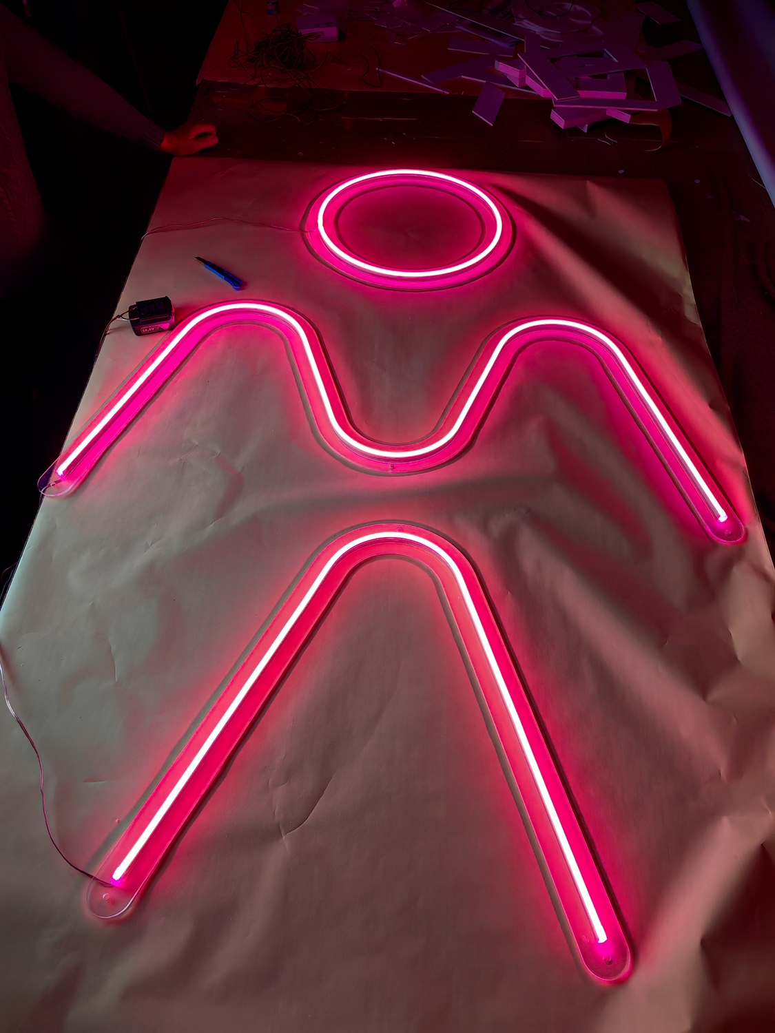 фрезеровка канавок под неон фрезеровка канавок под неон